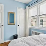 Rockaway 3 Bedroom Suite By The Sea.